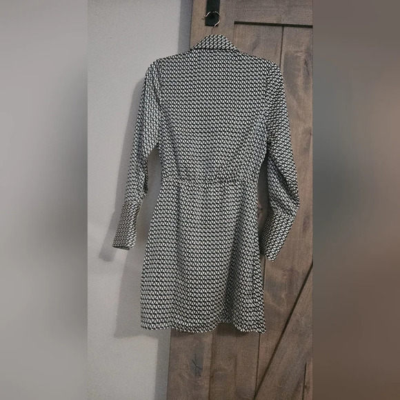 H&M Satin wrap dress green patterned. Size small NWT - Picture 6 of 9